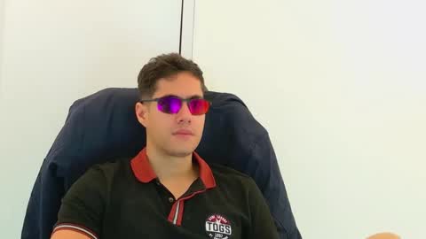 Snapshot of camara110 chatting on 14, 11, 2025 camara110 online show from 14, 11, 2025