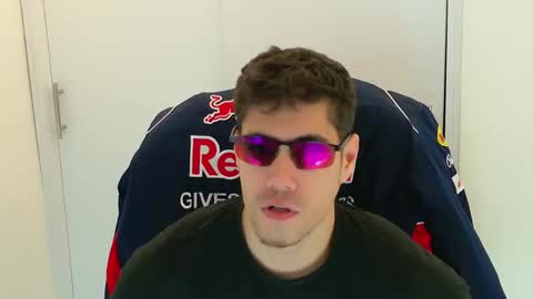 Snapshot of camara110 chatting on 27, 11, 2025 camara110 online show from 27, 11, 2025