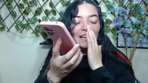 Snapshot of cameliasaenz chatting on 4, 1, 2025 camelia online show from 4, 1, 2025