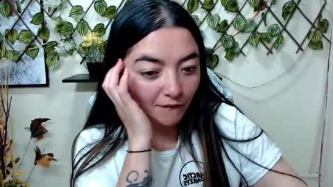 Snapshot of cameliasaenz chatting on 5, 2, 2025 camelia online show from 5, 2, 2025