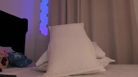 Snapshot of cameron_lyra chatting on 14, 11, 2025 Cameron online show from 14, 11, 2025