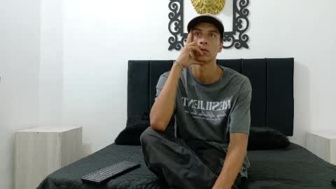 Snapshot of cameronsilverman chatting on 25, 5, 2026 cameronsilverman online show from 25, 5, 2026