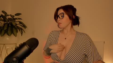 Snapshot of camidoll_10 chatting on 22, 12, 2024 camila online show from 22, 12, 2024