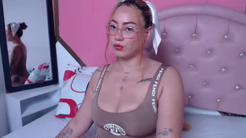 Snapshot of camila_sweet_3 chatting on 25, 2, 2025 Camila online show from 25, 2, 2025