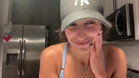 camiliakxoxo online show from 6, 3, 2025