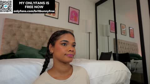 Snapshot of camilitasu chatting on 1, 2, 2025 Brit online show from 1, 2, 2025