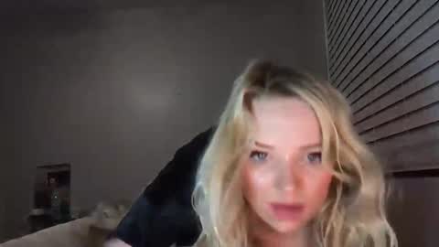 Snapshot of camilleclairexo chatting on 4, 4, 2026 camilleclairexo online show from 4, 4, 2026