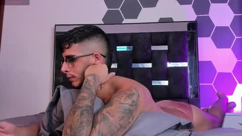 Snapshot of camilo_ospina_ chatting on 15, 2, 2025 INDEPENDENT MODEL online show from 15, 2, 2025