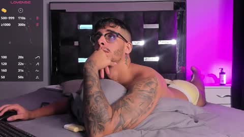 Snapshot of camilo_ospina_ chatting on 24, 2, 2025 INDEPENDENT MODEL online show from 24, 2, 2025