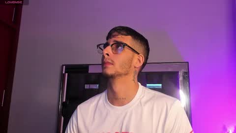 Snapshot of camilo_ospina_ chatting on 7, 3, 2025 INDEPENDENT MODEL online show from 7, 3, 2025