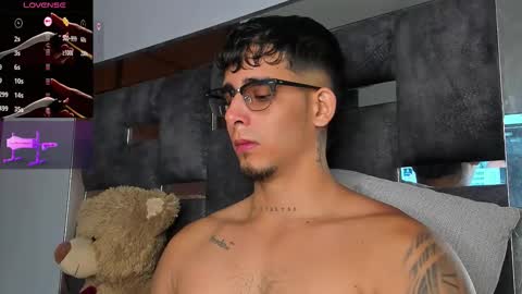 Snapshot of camilo_ospina_ chatting on 4, 10, 2025 INDEPENDENT MODEL online show from 4, 10, 2025
