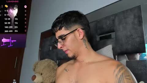 Snapshot of camilo_ospina_ chatting on 31, 10, 2025 INDEPENDENT MODEL online show from 31, 10, 2025