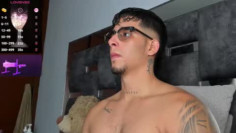 Snapshot of camilo_ospina_ chatting on 1, 11, 2025 INDEPENDENT MODEL online show from 1, 11, 2025