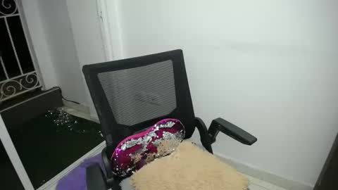 Snapshot of candacesxhot chatting on 15, 2, 2025 cumorsmooke online show from 15, 2, 2025