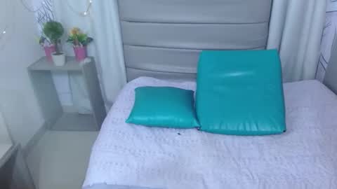 candela_dubout online show from 5, 2, 2026