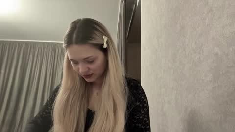 candelariahile online show from 4, 3, 2026