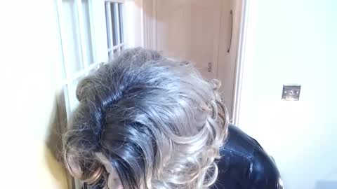 candi smokes online show from 23, 11, 2025