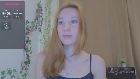 candy_flosse online show from 15, 9, 2025