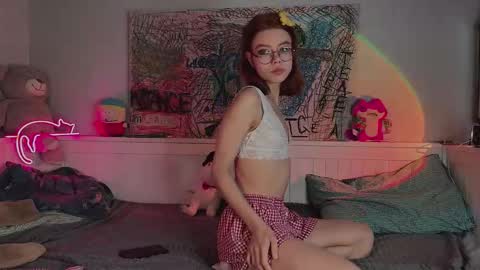 Snapshot of candybeee chatting on 13, 11, 2025 candybeee online show from 13, 11, 2025