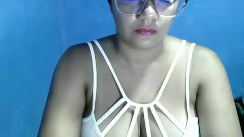 Snapshot of candyflowerlub chatting on 18, 10, 2025 candyflowerlub online show from 18, 10, 2025