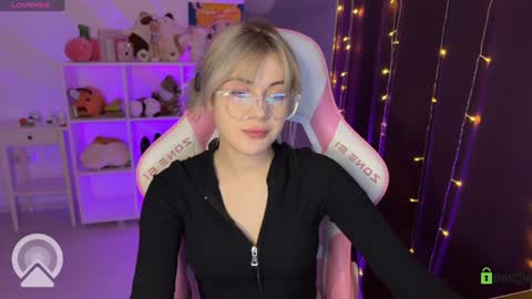 Snapshot of candyhannah chatting on 2, 2, 2025 You can call me HH online show from 2, 2, 2025