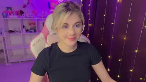 Snapshot of candyhannah chatting on 17, 12, 2025 You can call me HH online show from 17, 12, 2025