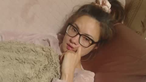 say meow and send tips  online show from 27, 10, 2025