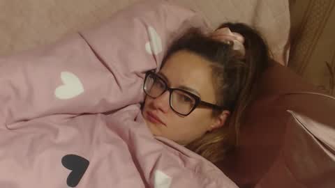 say meow and send tips  online show from 29, 10, 2025