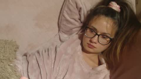 say meow and send tips  online show from 30, 10, 2025