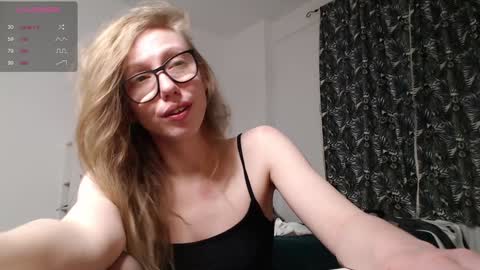 Snapshot of candyliciousss chatting on 16, 12, 2024 candyliciousss online show from 16, 12, 2024