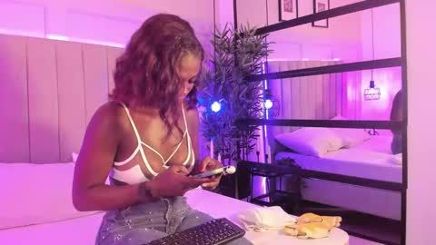Snapshot of candyyvega chatting on 21, 10, 2025 candyyvega online show from 21, 10, 2025