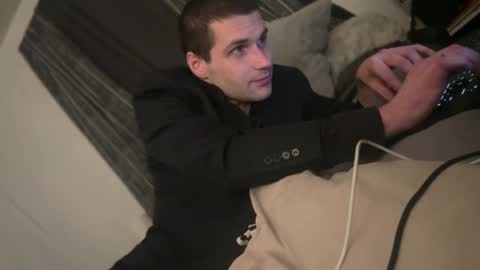 Snapshot of canekohl chatting on 1, 1, 2025 ColeKaine online show from 1, 1, 2025