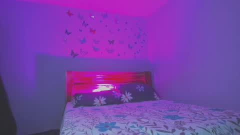 Snapshot of canela_vae chatting on 17, 9, 2025 Canela online show from 17, 9, 2025