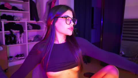 Snapshot of capriciousqueen chatting on 7, 10, 2025 Miyah online show from 7, 10, 2025