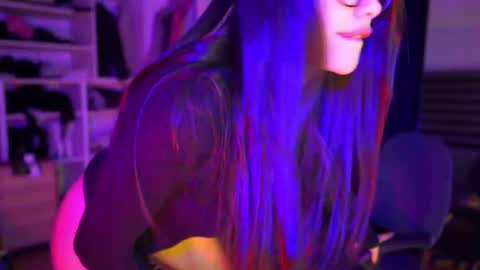 Snapshot of capriciousqueen chatting on 8, 10, 2025 Miyah online show from 8, 10, 2025