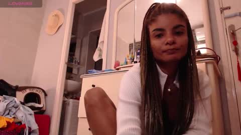 Snapshot of carameloo_06 chatting on 12, 11, 2025 carolina online show from 12, 11, 2025