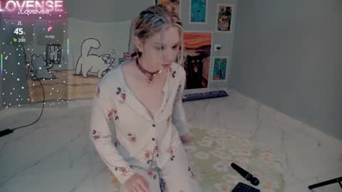 Snapshot of careful_i_bite chatting on 16, 9, 2025 NONA follow online show from 16, 9, 2025