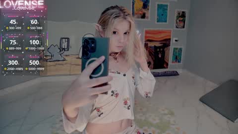 Snapshot of careful_i_bite chatting on 24, 9, 2025 NONA follow online show from 24, 9, 2025