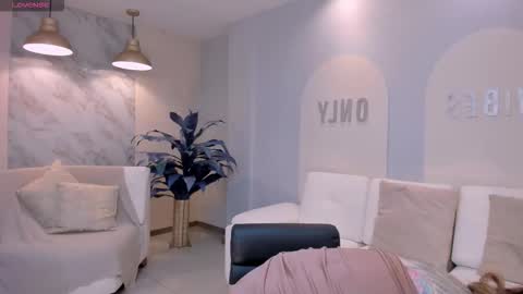 Snapshot of carlabrunni_ chatting on 2, 12, 2025 Carla Bunnis online show from 2, 12, 2025