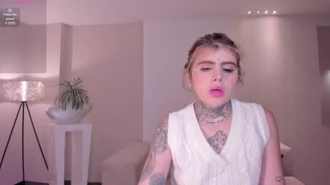 Snapshot of carlabrunni_ chatting on 22, 12, 2025 Carla Bunnis online show from 22, 12, 2025