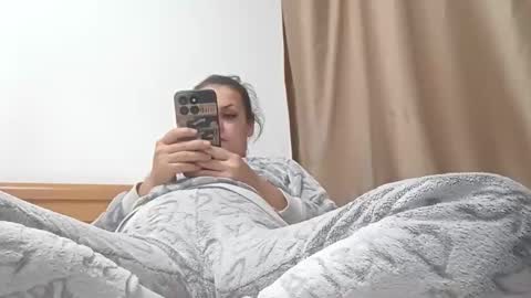 Snapshot of carlasweet00 chatting on 8, 10, 2025 carlasweet00 online show from 8, 10, 2025