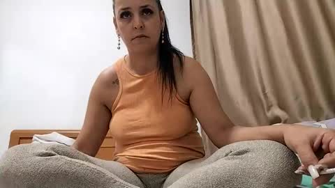 Snapshot of carlasweet00 chatting on 1, 11, 2025 carlasweet00 online show from 1, 11, 2025