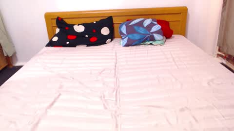 Snapshot of carlasweet00 chatting on 24, 11, 2025 carlasweet00 online show from 24, 11, 2025