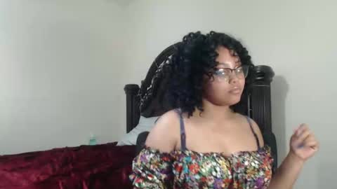 Snapshot of carmellovekisses chatting on 22, 11, 2025 CARAMEL xoxo online show from 22, 11, 2025