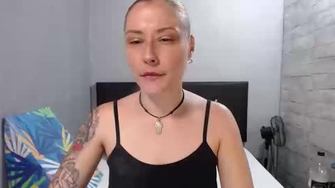 Snapshot of caro_milf_ chatting on 15, 9, 2025 Caro milf online show from 15, 9, 2025