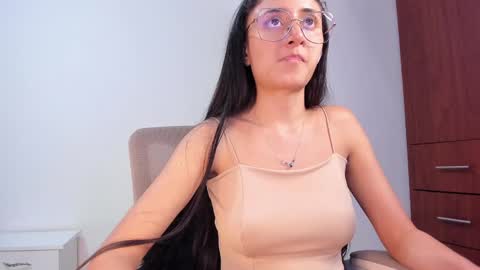 Snapshot of caroliine__ chatting on 3, 1, 2025 Caroline online show from 3, 1, 2025