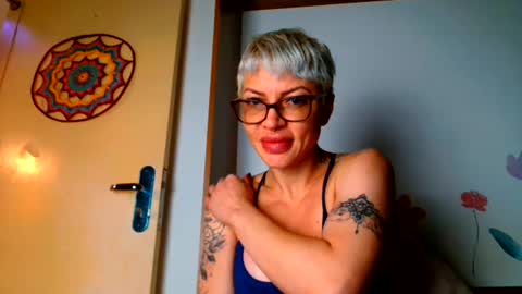 carolinamonroems online show from 14, 4, 2026