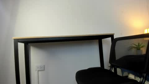  Caroline  online show from 8, 4, 2026