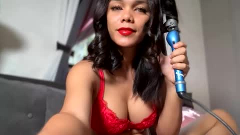 caroline_east online show from 4, 4, 2026