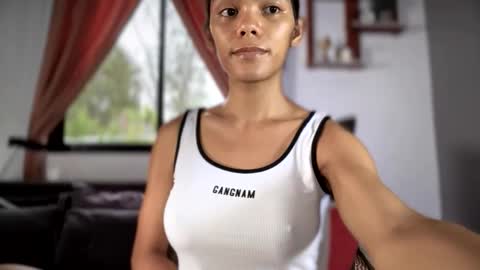 caroline_east online show from 15, 5, 2026